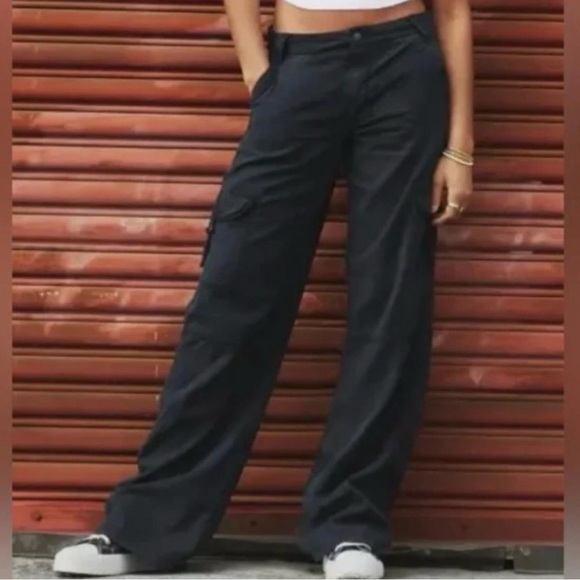 American Eagle Outfitters Pants - American Eagle Black Cargo Pants Mid Rise Baggy Wide Leg Size 12
